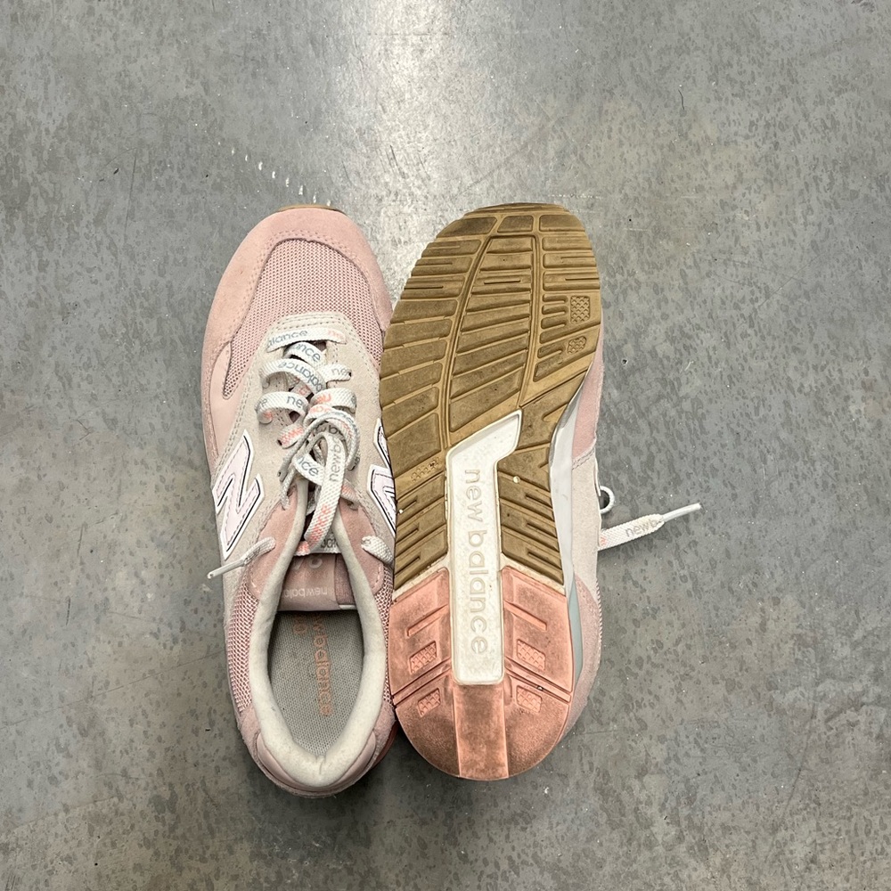 Pink New Balance - Picture 4 of 4